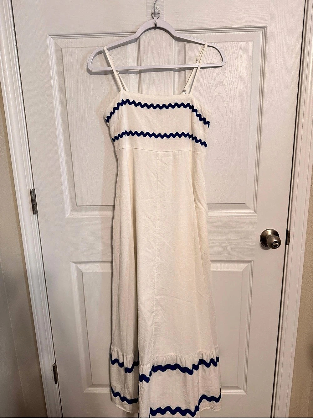 Pretty Garden White & Blue Maxi Dress Like New